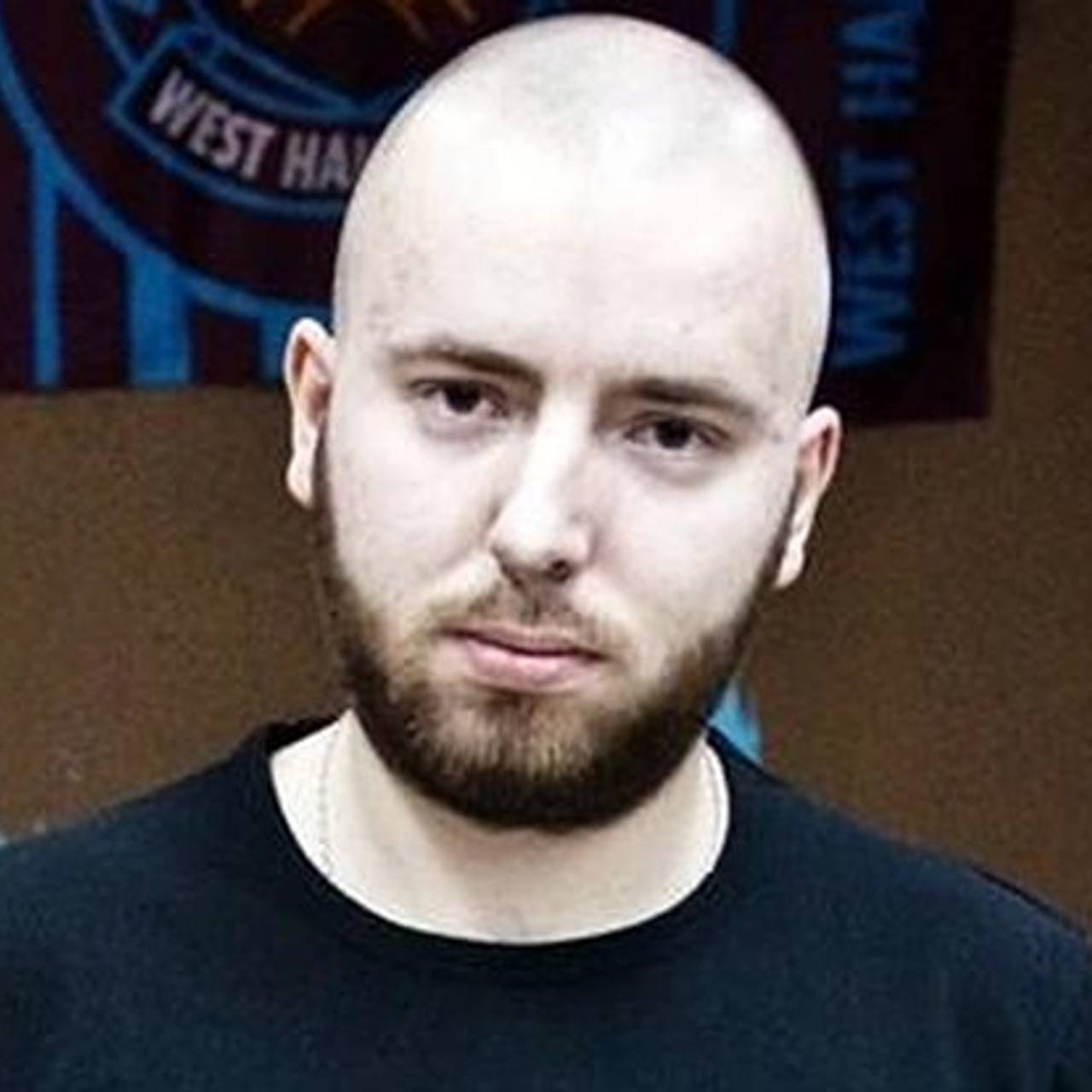 Самый разыскиваемый убийца России стал интернет-гуру и прятал паспорт под шкафом. Новые подробности и посмертное фото Ермолинского