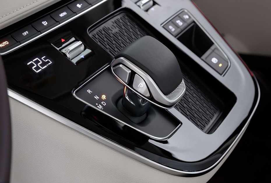 Интерьер Hongqi HQ9 4