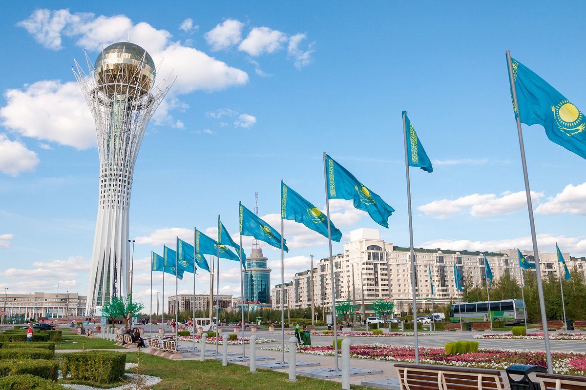 Монумент «Байтерек», Астана, Казахстан