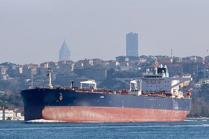 Три танкера атакованы беспилотными катерами в Черном море. Один из дронов с надписью &laquo;ПОЛІЦІЯ&raquo; застрял и попал на видео