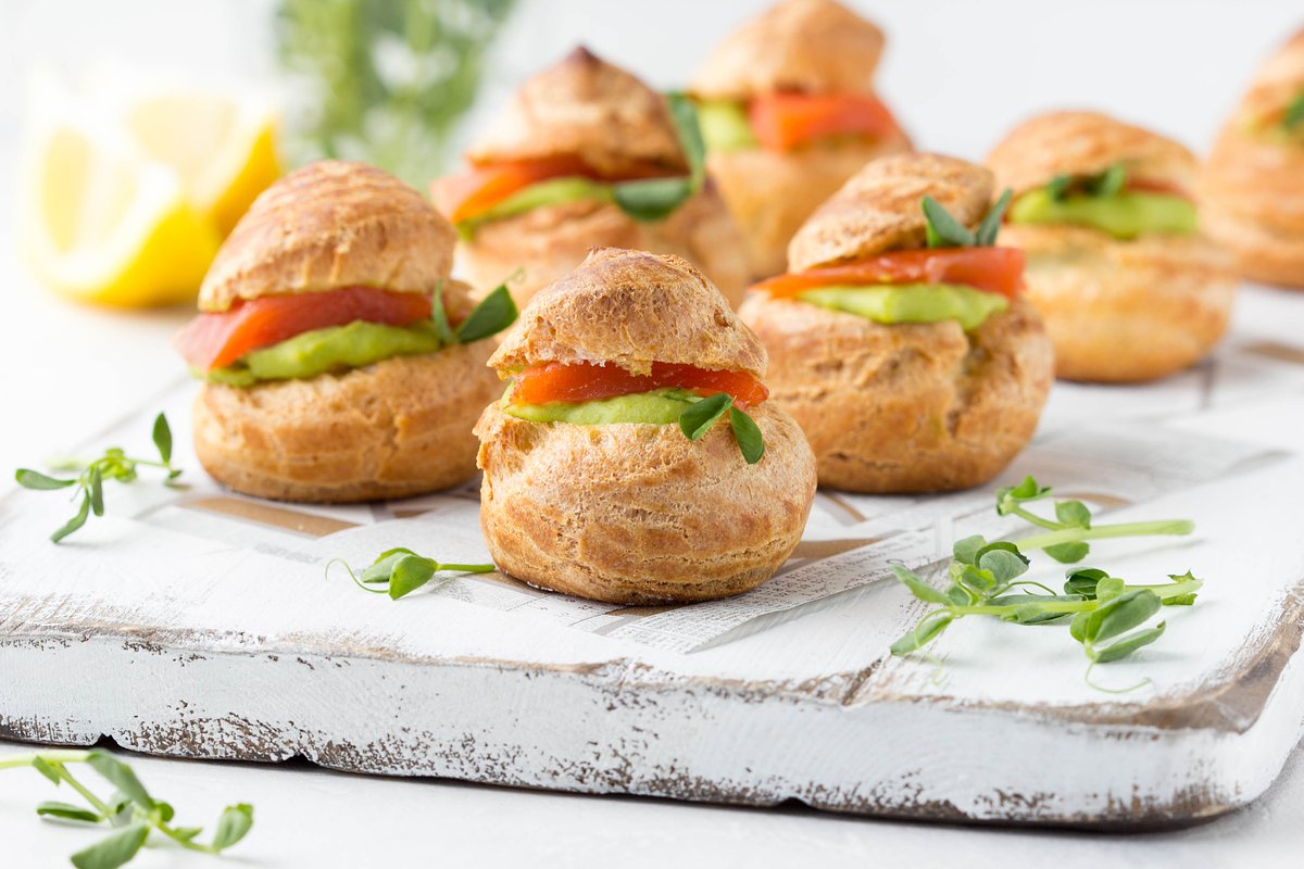Профитроли подходят как для сладких, так и для несладких закусок