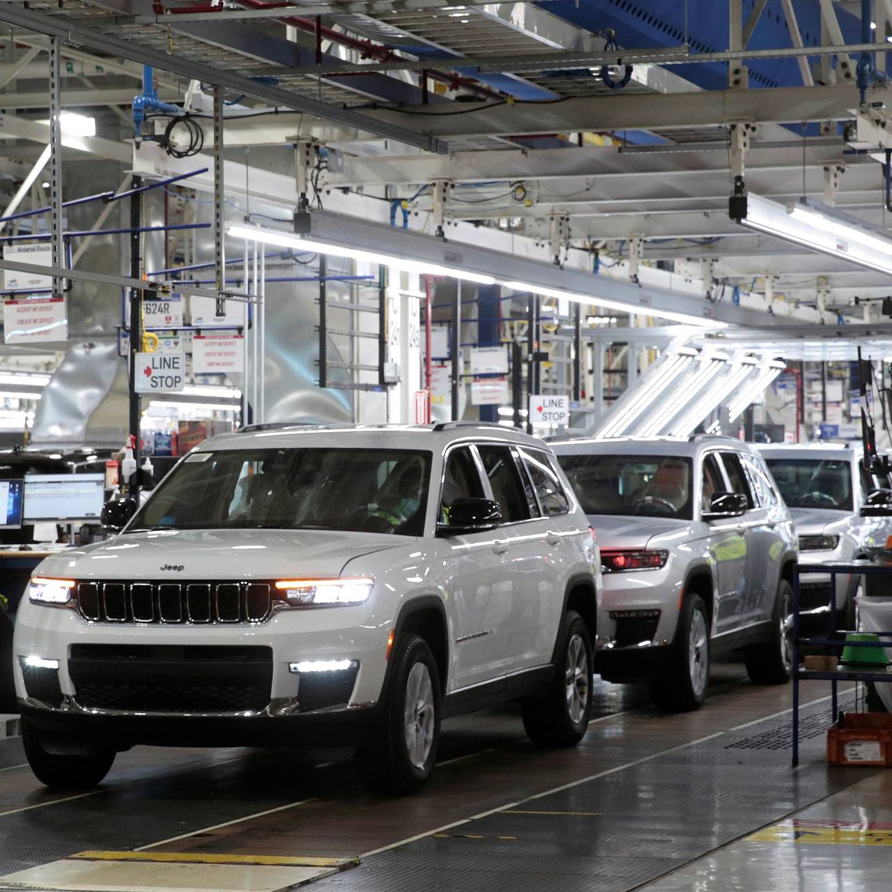Производитель Jeep отзовет сотни тысяч машин