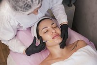 «Хирургия — как сходить за хлебом» Южная Корея стала кузницей красоты. Почему россиянки едут туда за идеальной «стеклянной» кожей?