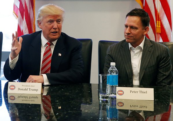 Дональд Трамп и Питер Тиль, 2016 год.