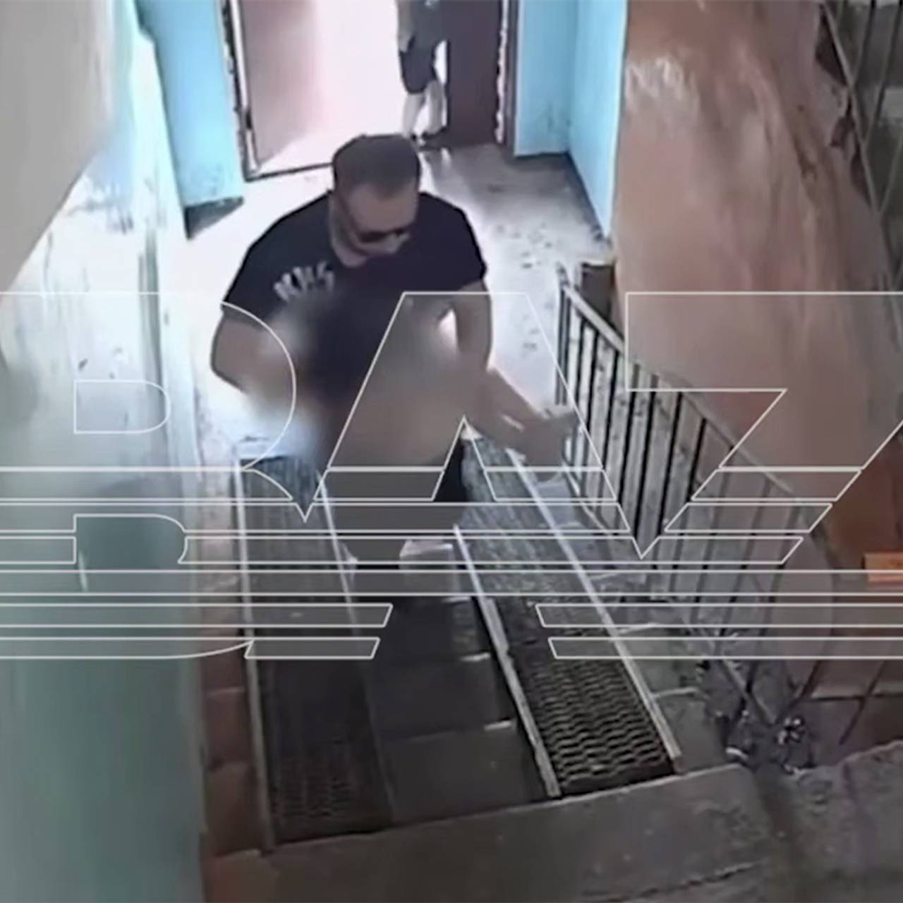 Мужчина затащил в подъезд и попытался изнасиловать маленькую девочку в российском регионе