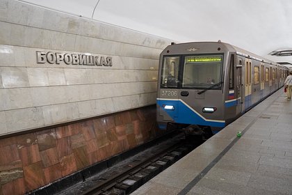 Усадившего на колени подростка в московском метро арестовали