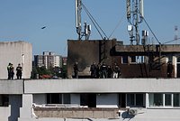 Президент Румынии заявил о российском происхождении дрона, упавшего на многоэтажку. И попросил Москву не обстреливать его страну