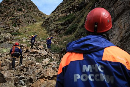 Четверо туристов застряли в ущелье в российском регионе из-за непогоды