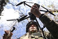 «Не можешь идти — наступай лежа» Корреспондент «Ленты.ру» стал свидетелем атаки ВСУ на передовой. Как спасали раненых бойцов?