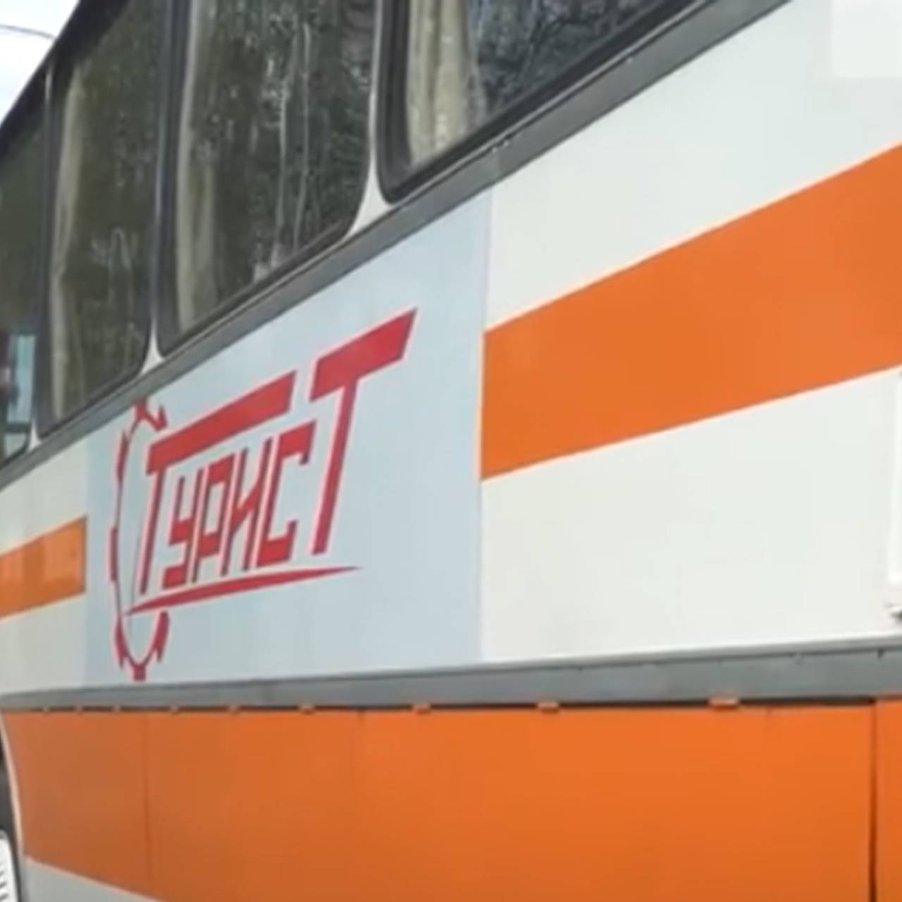 Россиянин потратил три года на восстановление старого автобуса из оригинальных запчастей