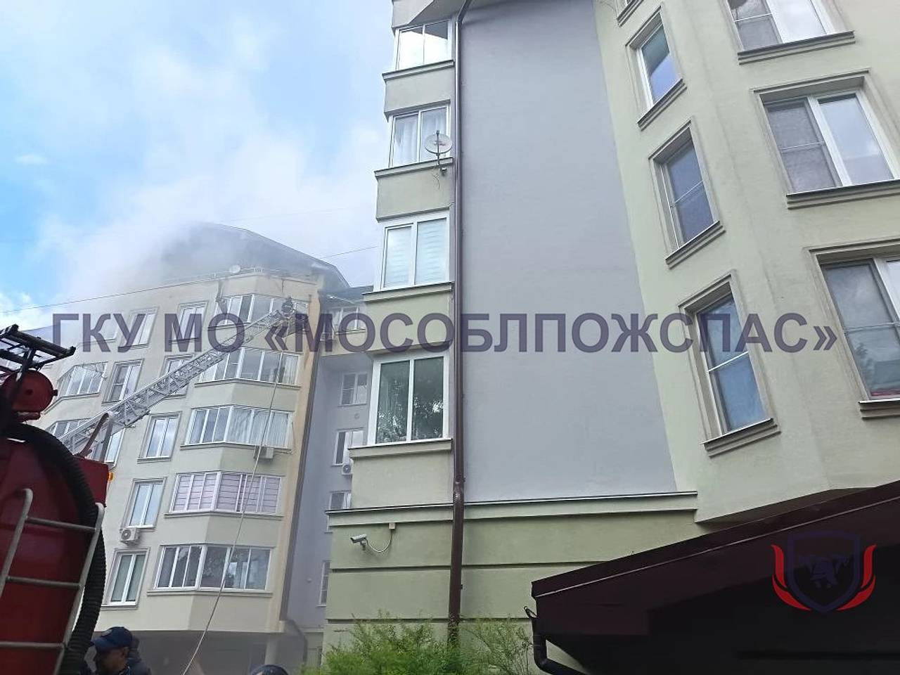 В Подмосковье загорелся многоэтажный дом0