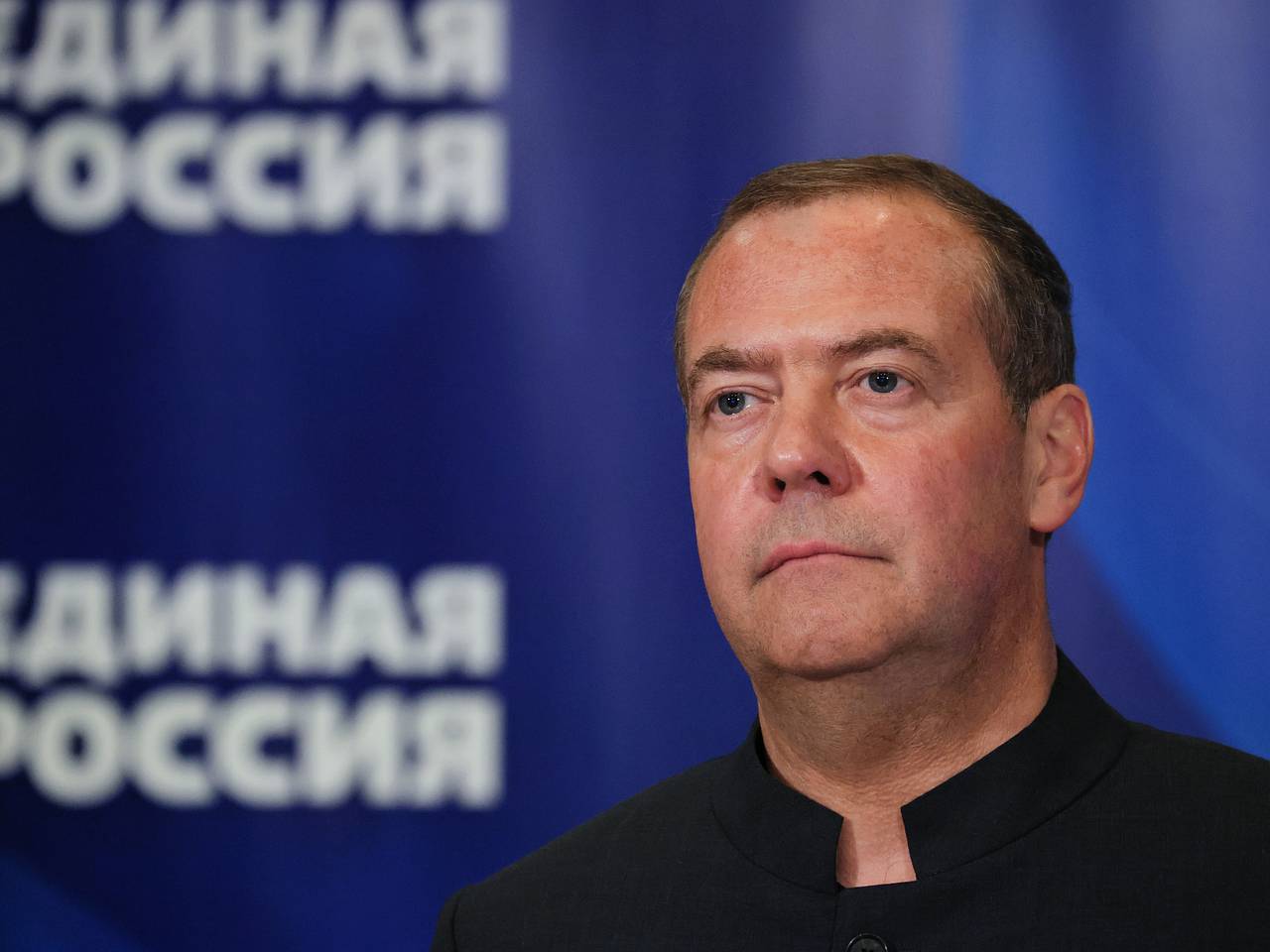 Медведев высказался о Пашиняне и вспомнил о Троцком0