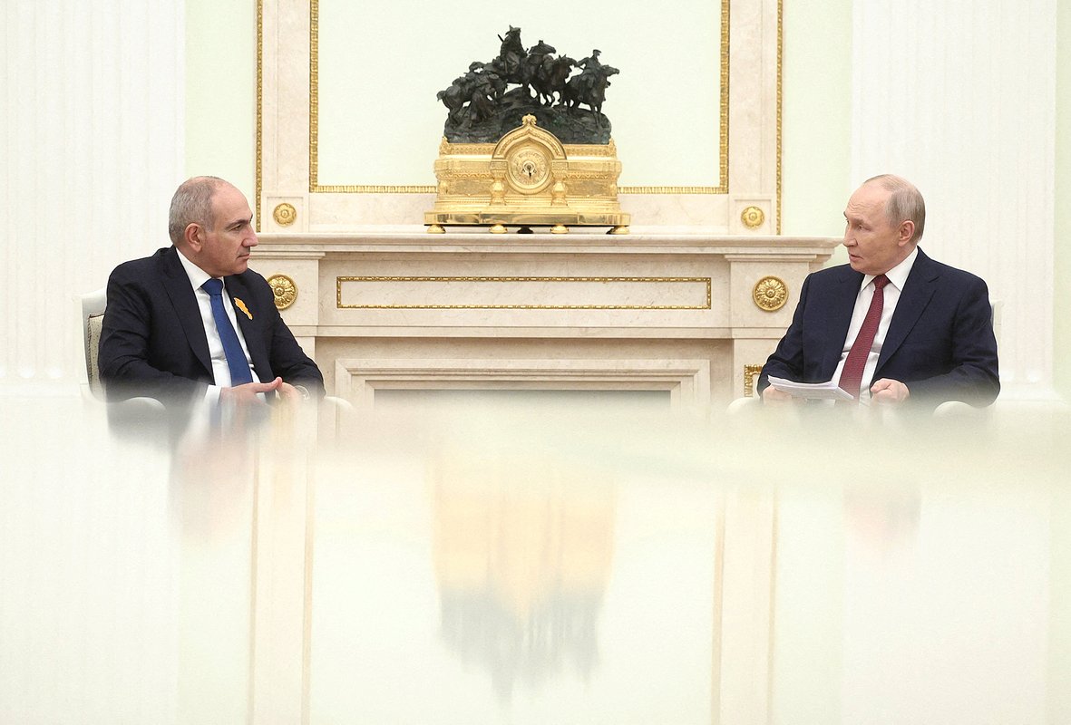 Премьер-министр Армении Никол Пашинян и президент России Владимир Путин в Кремле, Москва, Россия, 1 апреля 2026 года