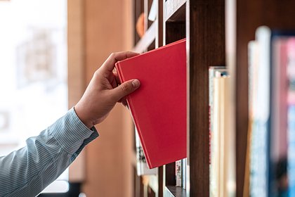 Мишустин посетовал на падение числа книжных магазинов в России