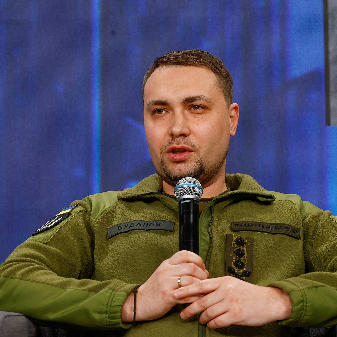 Зеленский поручил прекратить боевые действия до зимы