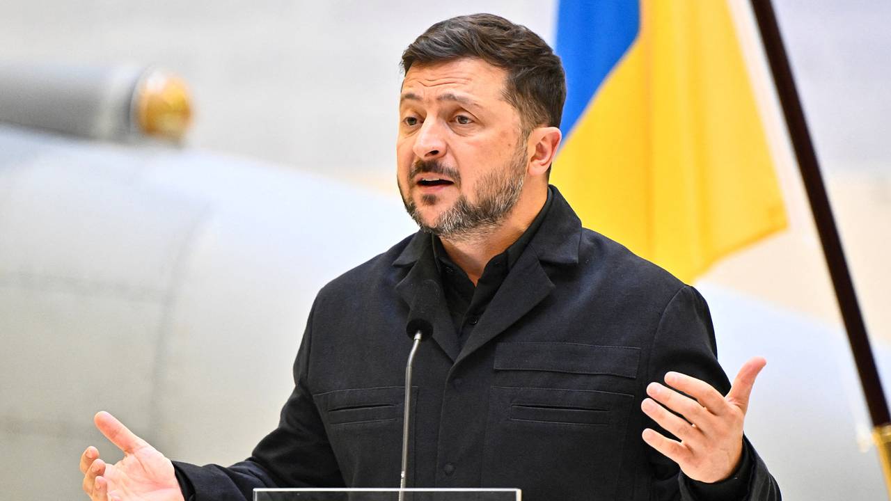 https://icdn.lenta.ru/images/2026/06/01/20/20260601200920107/wide_16_9_609bd1a227eb8a1269a00ec8582887ae.jpg