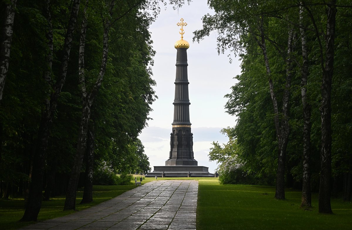 Памятник-монумент Дмитрию Донскому на территории музейно-мемориального комплекса «Куликово поле» на Красном холме в Тульской области