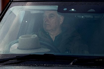 Бывшая жена принца Эндрю начала скрыто шантажировать короля 