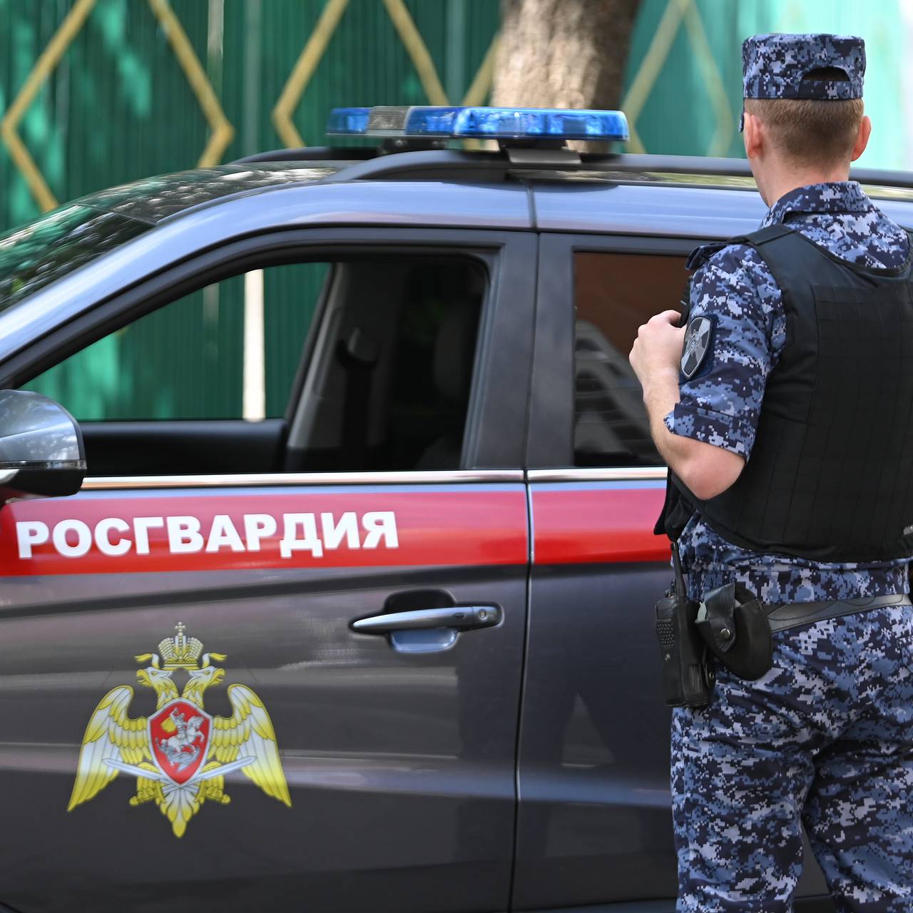 Россиянин с ножом угрожал прохожим на детской площадке