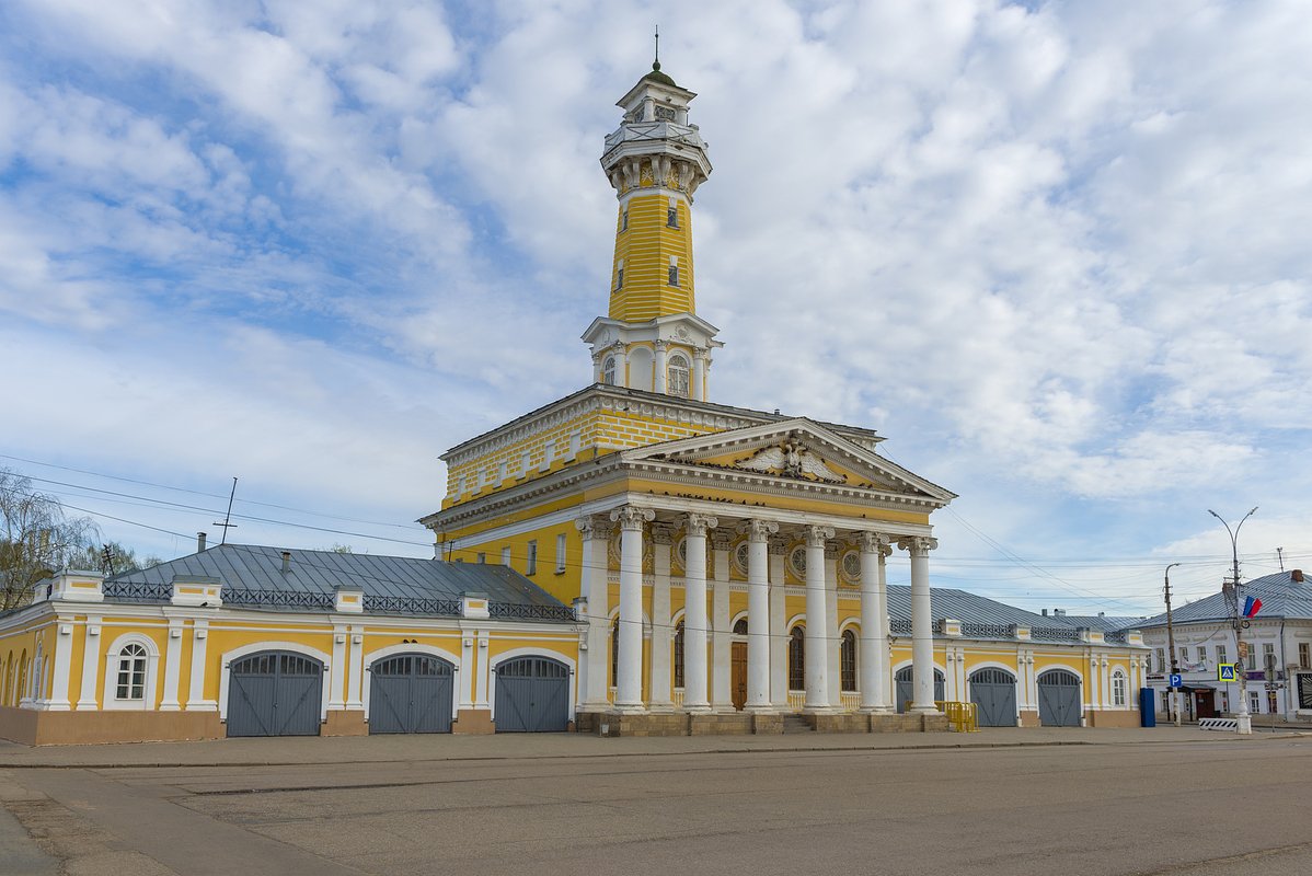 Сусанинская площадь. Старинное здание пожарной станции