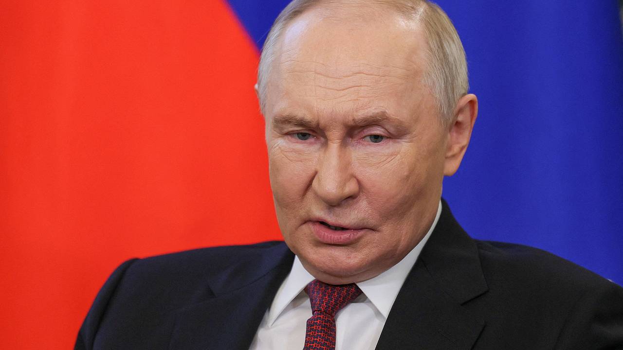 https://icdn.lenta.ru/images/2026/06/04/20/20260604202716336/wide_16_9_069a1b164f903354602ec8a72beaa308.jpg