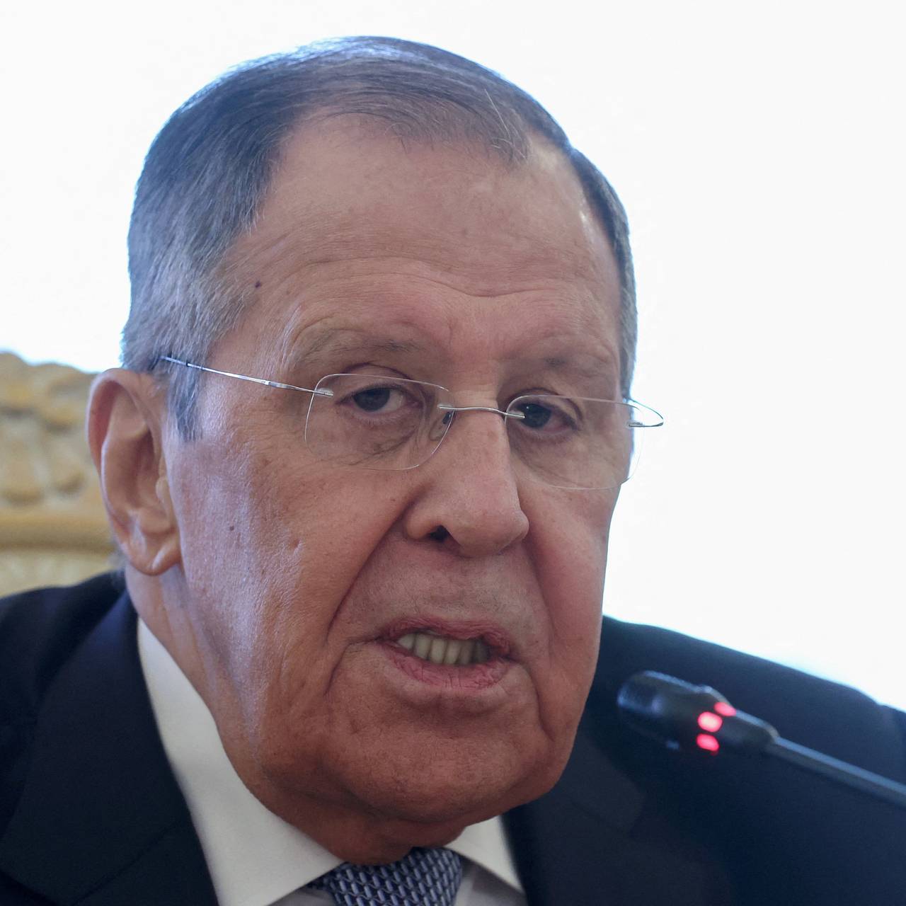 Лавров обвинил Запад в желании подавить Россию