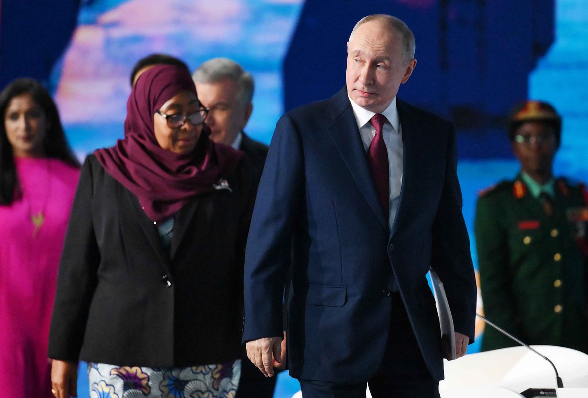 Владимир Путин на пленарном заседании ПМЭФ-2026