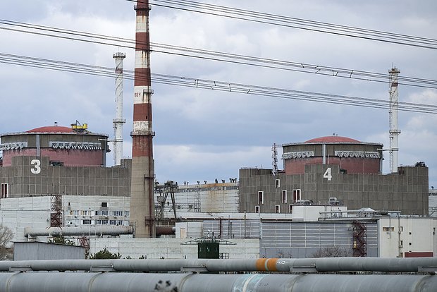 Вид на энергоблоки Запорожской АЭС
