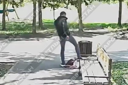 Мать избившего сожительницу на глазах у прохожих россиянина вступилась за него