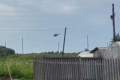 Момент падения вертолета в российском регионе попал на видео