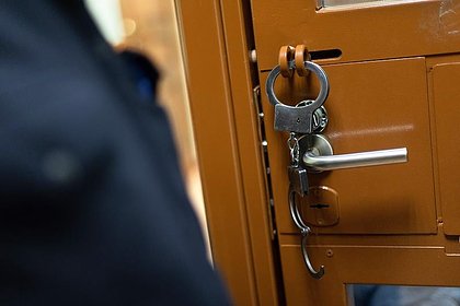 Юную россиянку два года лезвием у шеи заставляли молчать об 