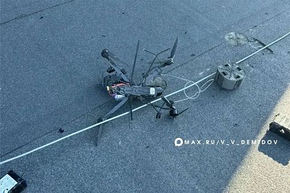 Беспилотник ВСУ упал на крышу многоквартирного дома в россий