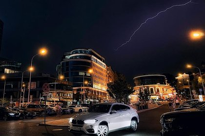 Водителей проинструктировали на случай столкновения с шаровой молнией