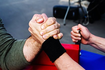 Украинских спортсменов оштрафовали за неуважение к гимну Рос