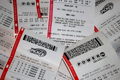 Мужчина нашел в мусоре лотерейный билет с выигрышем величиной 7,3 миллиона рублей