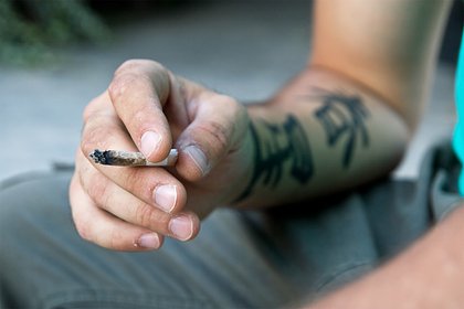 Китаец жестоко отомстил заносчивому любителю татуи