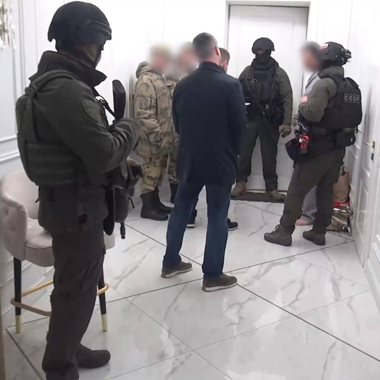 Драгоценности из дома мусорного монополиста попали на видео