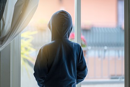 Названы способы уберечь детей от участия в преступ
