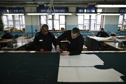 Мастер по ремонту телефонов «слил» эротические фото клиентки
