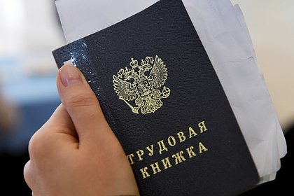 Стало известно о судьбе вручившей выпускнику серти