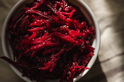 Россиянам назвали помогающий при запоре салат из трех продук