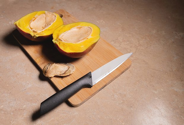 Косточку манго есть нельзя