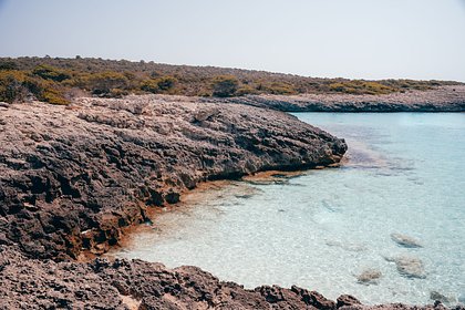 Турист не выжил после удара о камни во время купан