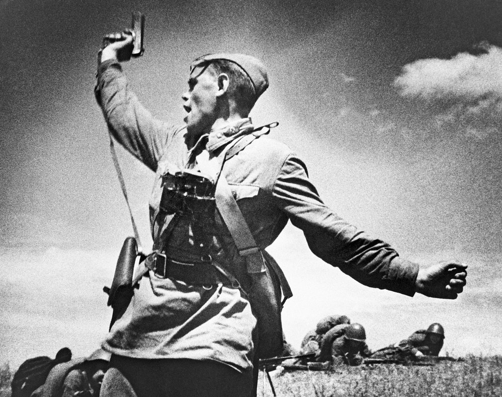 «Комбат», младший политрук Еременко
