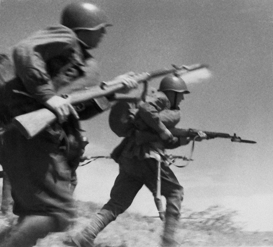 Красноармейцы с СВТ-40