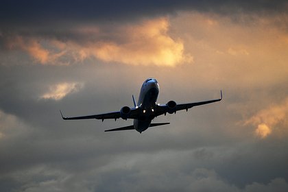 Летевший в Турцию самолет экстренно сел в Сочи и застрял там