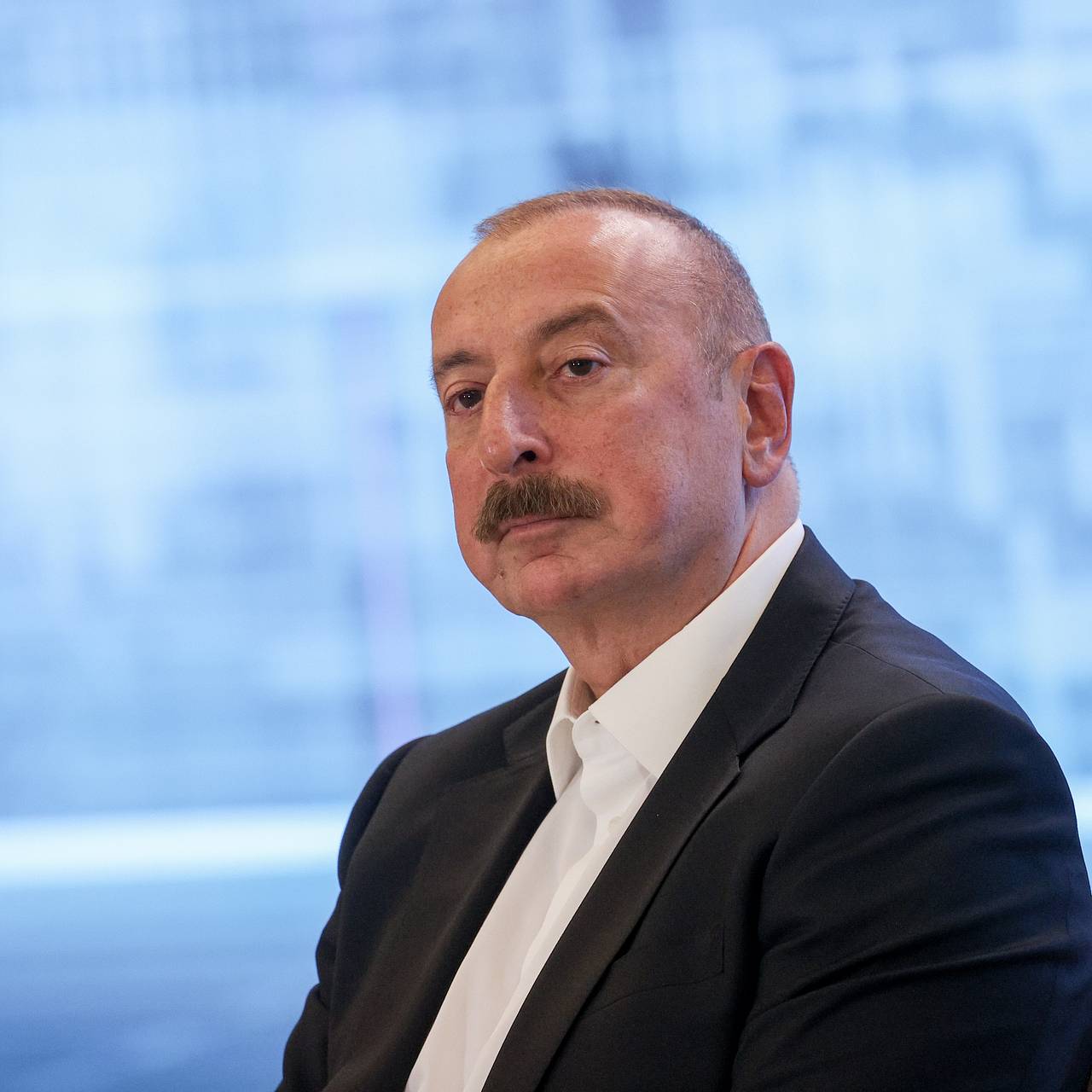 Алиев поздравил Путина