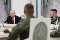 Путин встретился со штурмовиками в Кремле. Президент заговорил о войне дронов и российском аналоге Starlink 