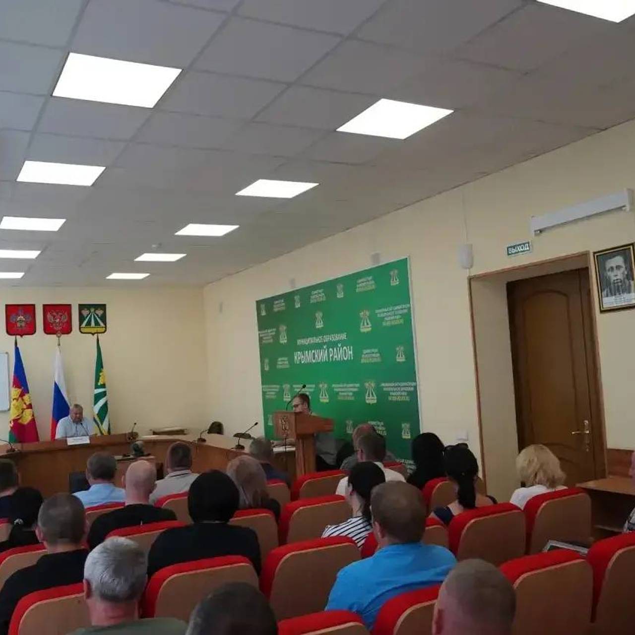 Прорыв дамбы в российском регионе привел к затоплению земель и вероятности эвакуации