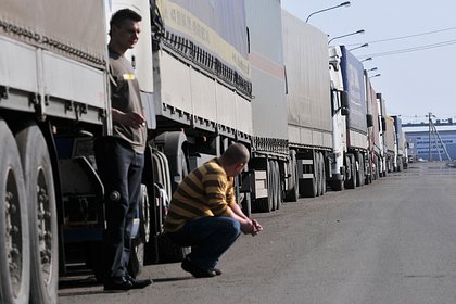 На границе Казахстана с Россией скопились фуры из-за роста объема перевозки овощей